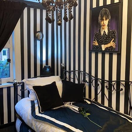 Wednesday'S Family Rooms York Exteriér fotografie